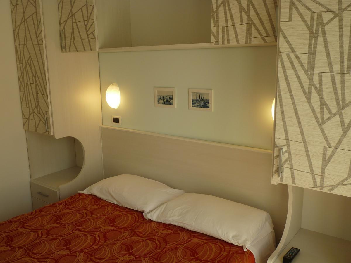 Hotel Haarlem Rimini Esterno foto