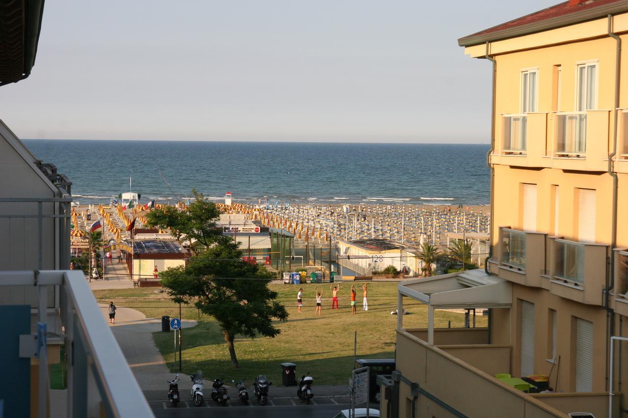 Hotel Haarlem Rimini Esterno foto