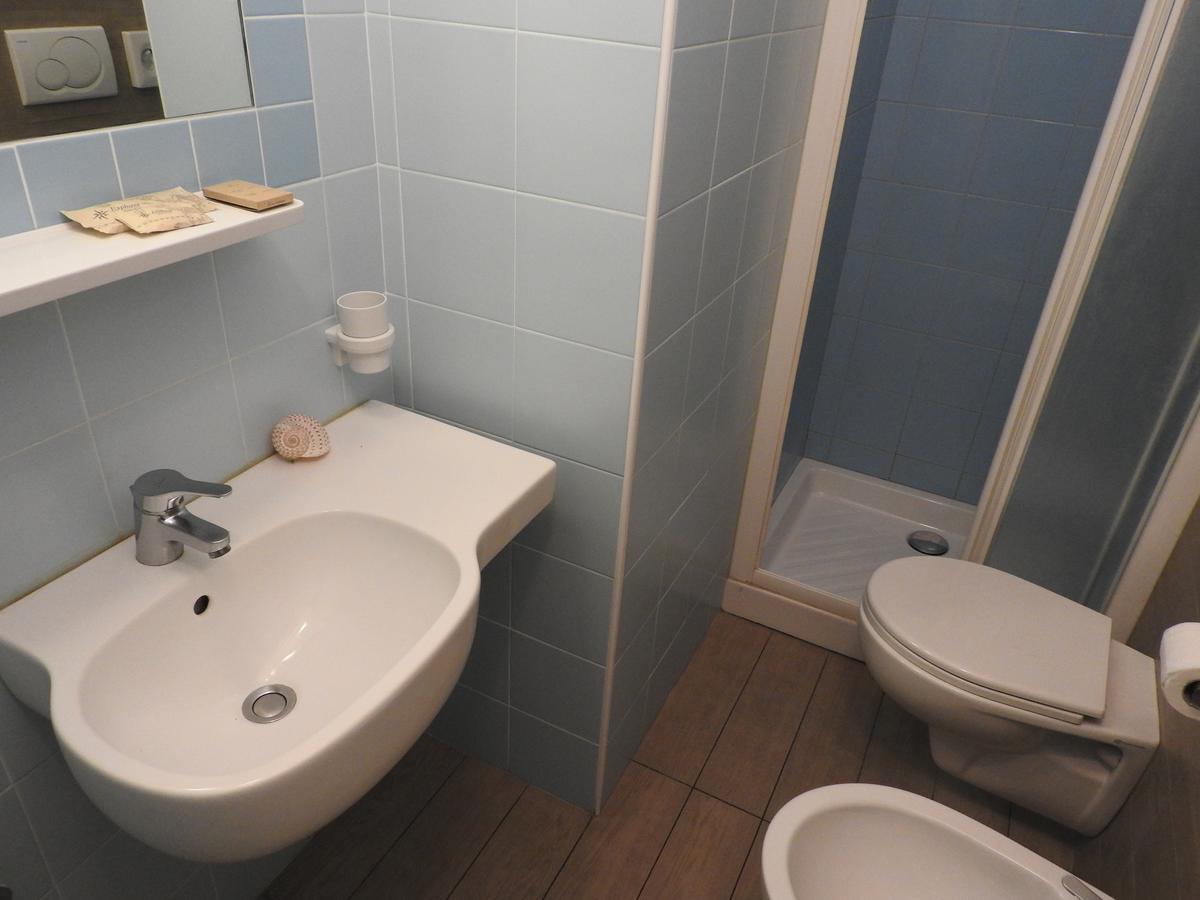 Hotel Haarlem Rimini Esterno foto